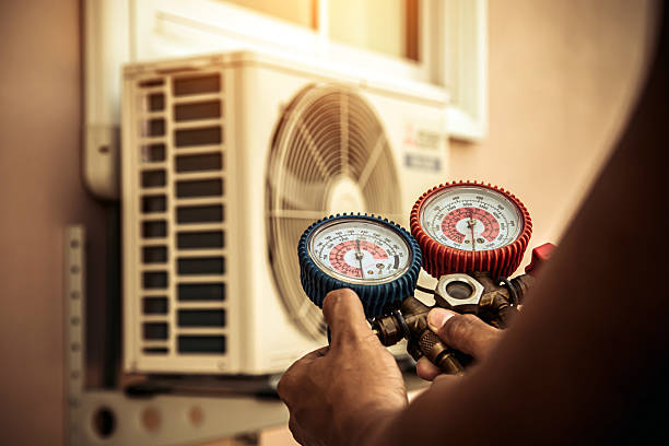 Professional Hvac technician working in Cortland, IL